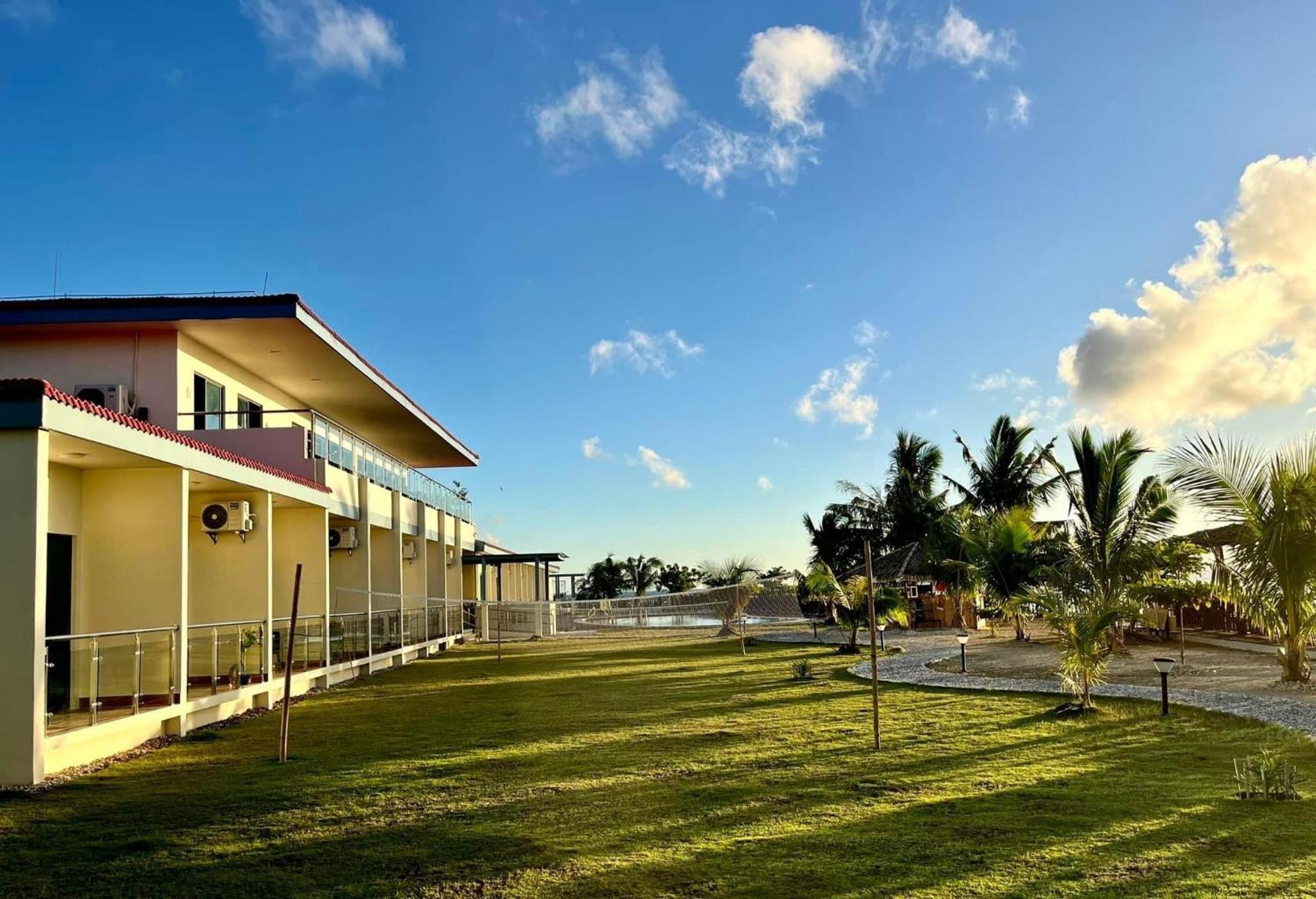 W Golf Resort Oslob Eksteriør bilde