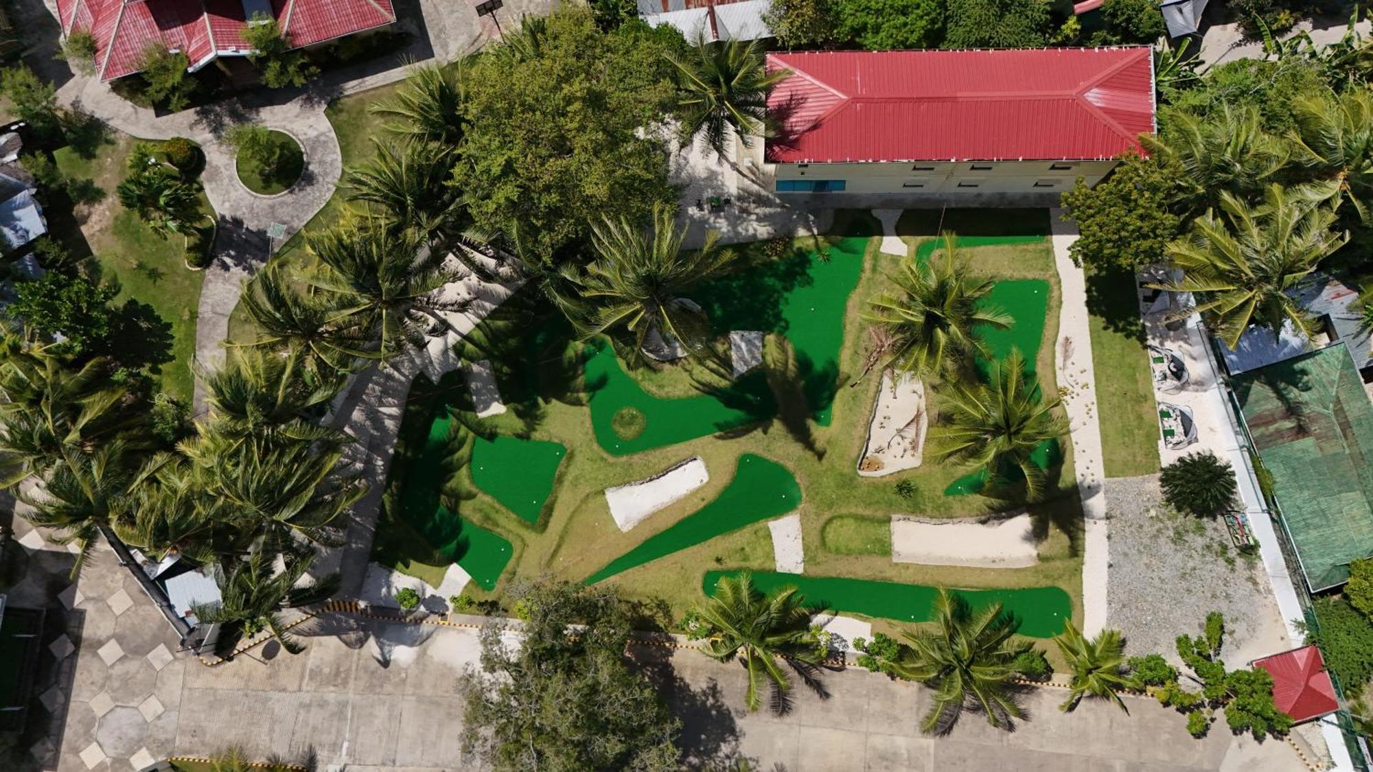 W Golf Resort Oslob Eksteriør bilde